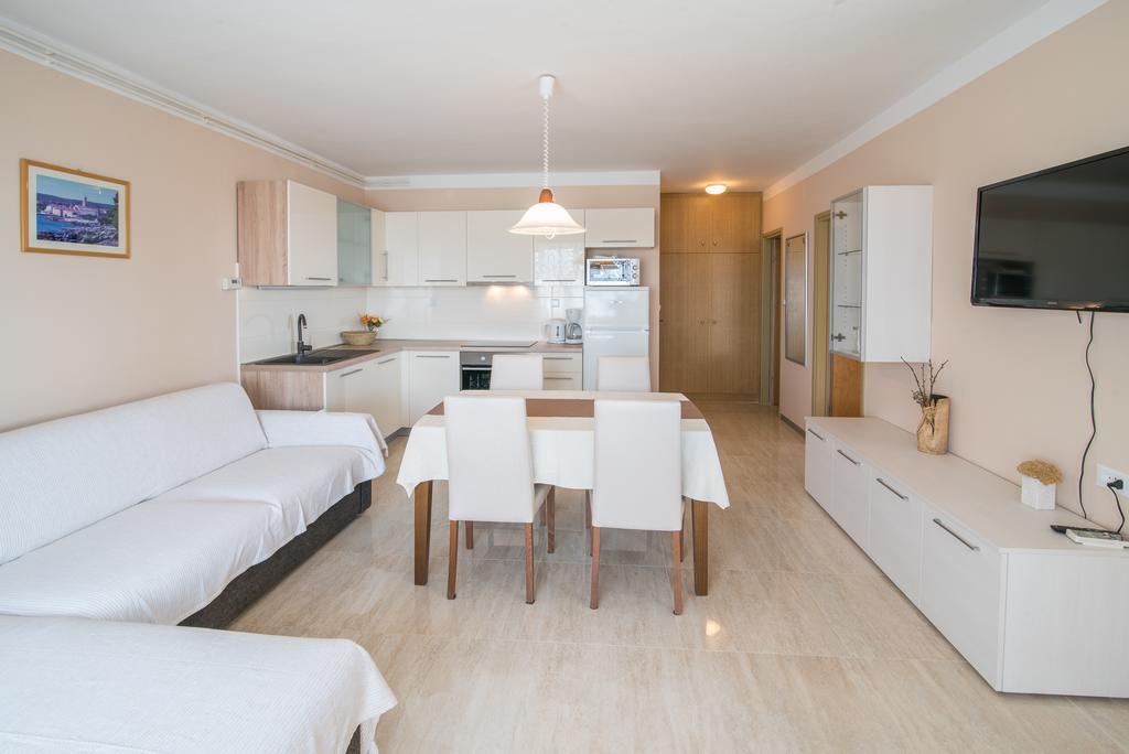 Apartments Villa Ana Krk Town Zewnętrze zdjęcie