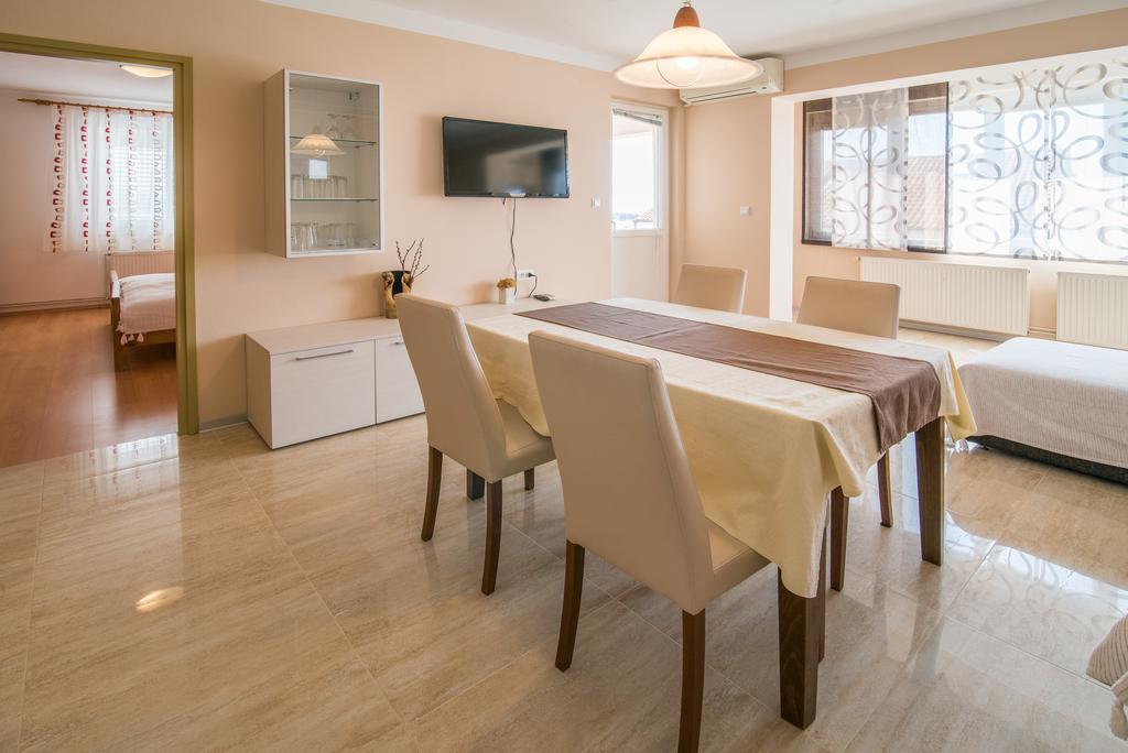 Apartments Villa Ana Krk Town Zewnętrze zdjęcie